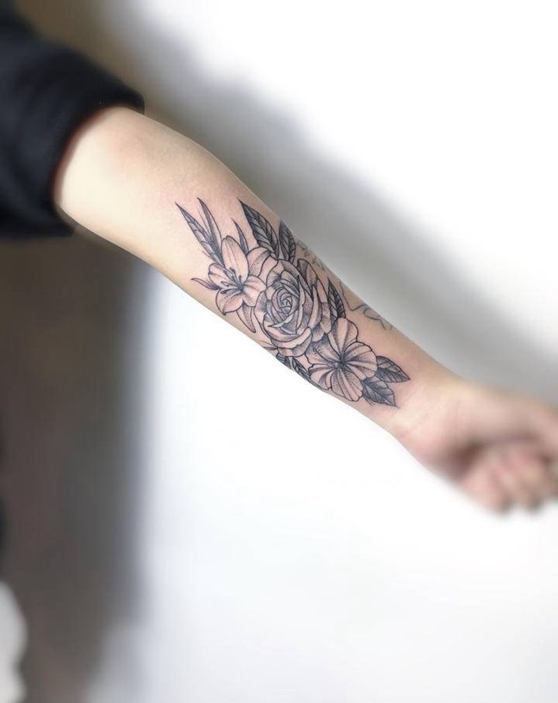 素花纹身图片_手部点刺纹身图案