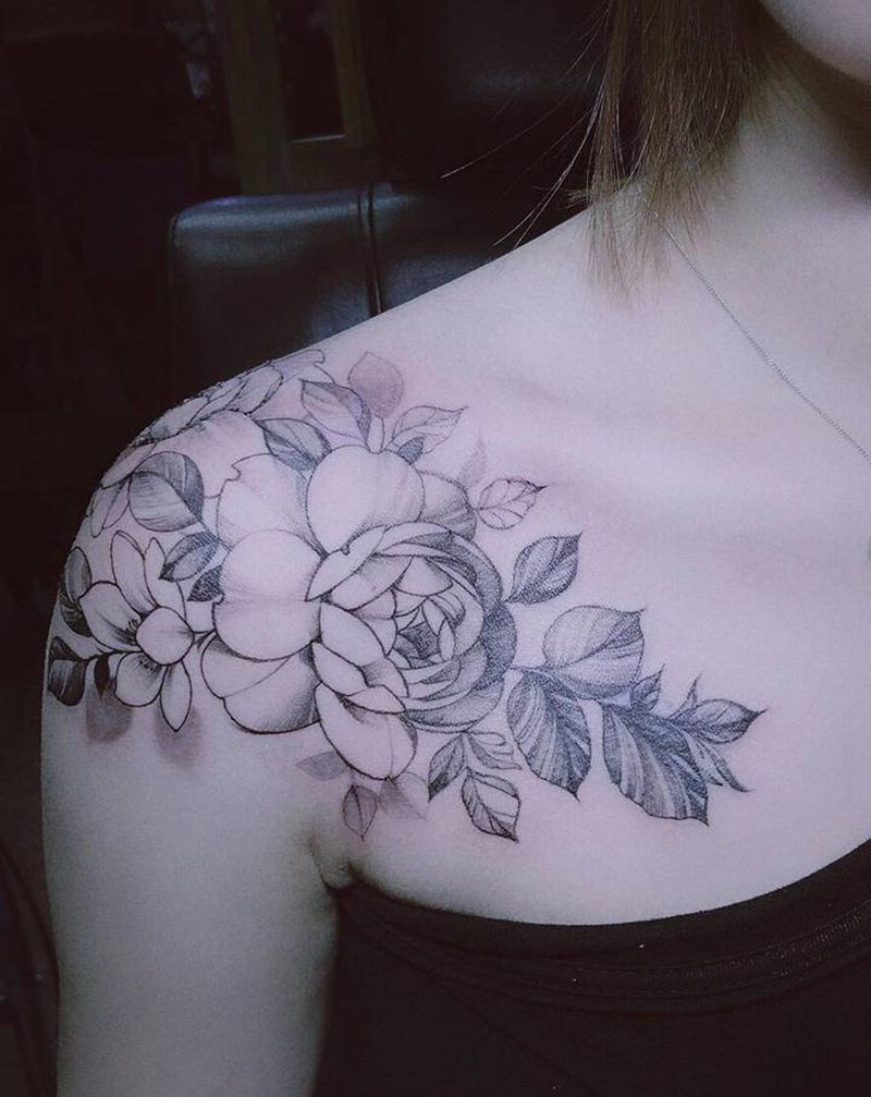 素花纹身图片_肩部素花纹身图案