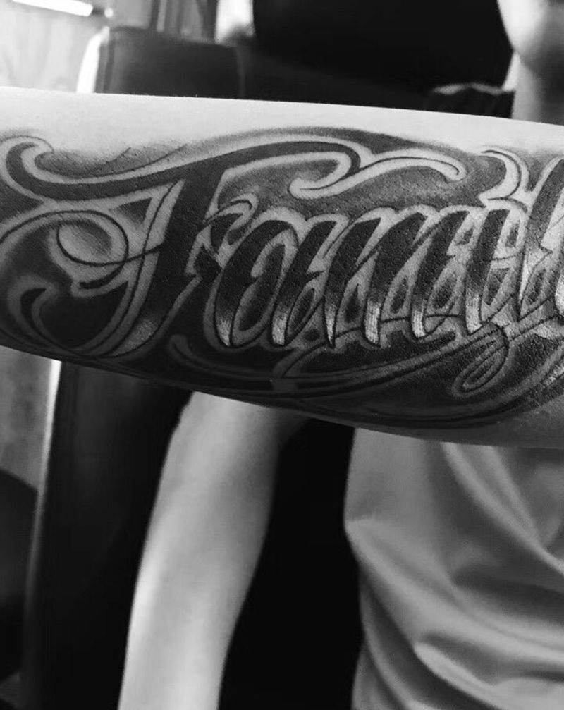 奇卡诺字母纹身图片_手臂纹身图案