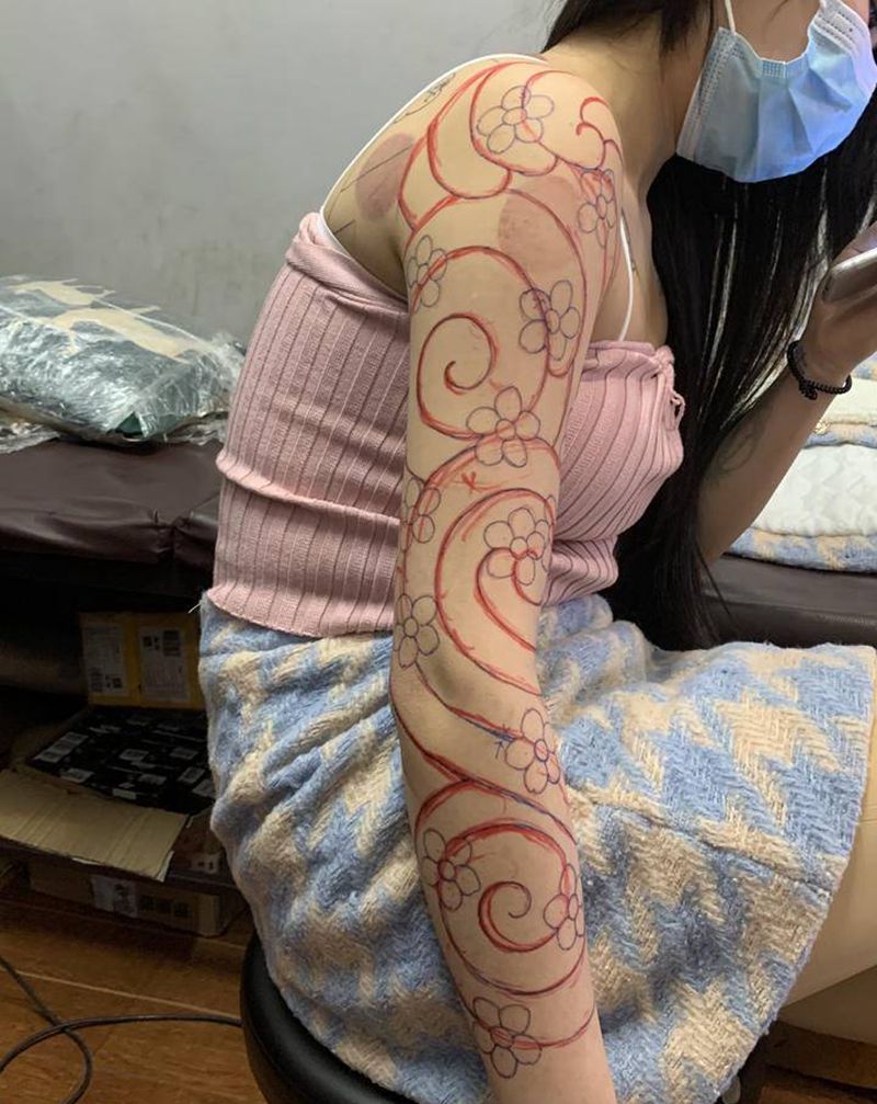 老传统樱花臂纹身图片_手臂老传统花纹身图案