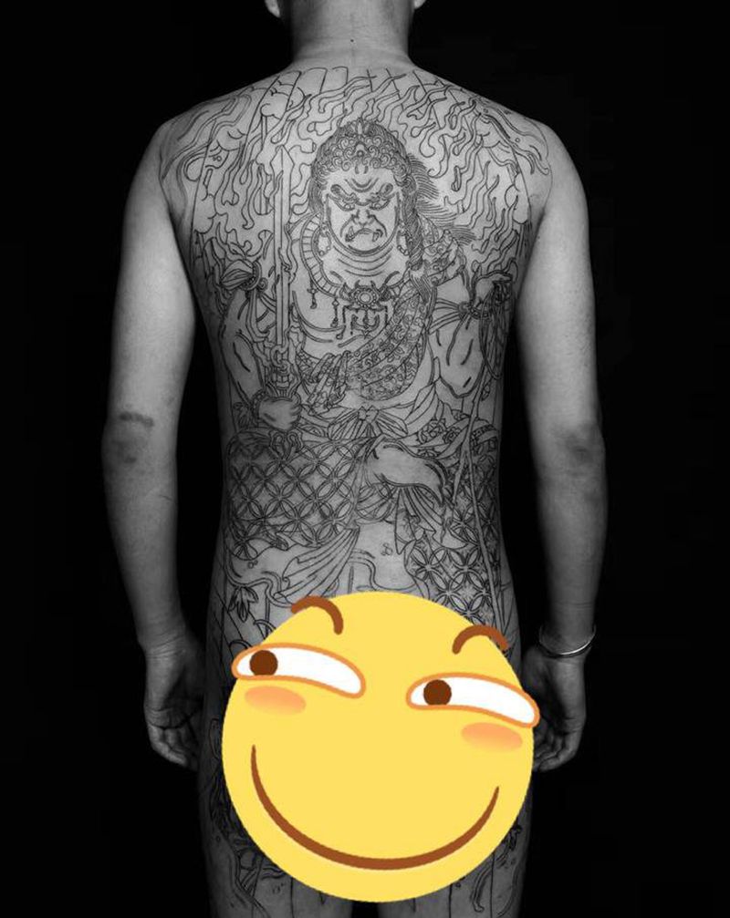 不动明王 水线纹身图片_背部臀部老传统纹身图案