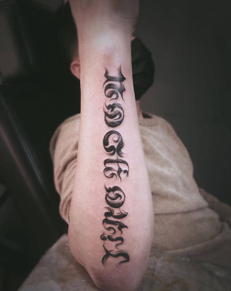 英文设计纹身图片_手臂纹身图案