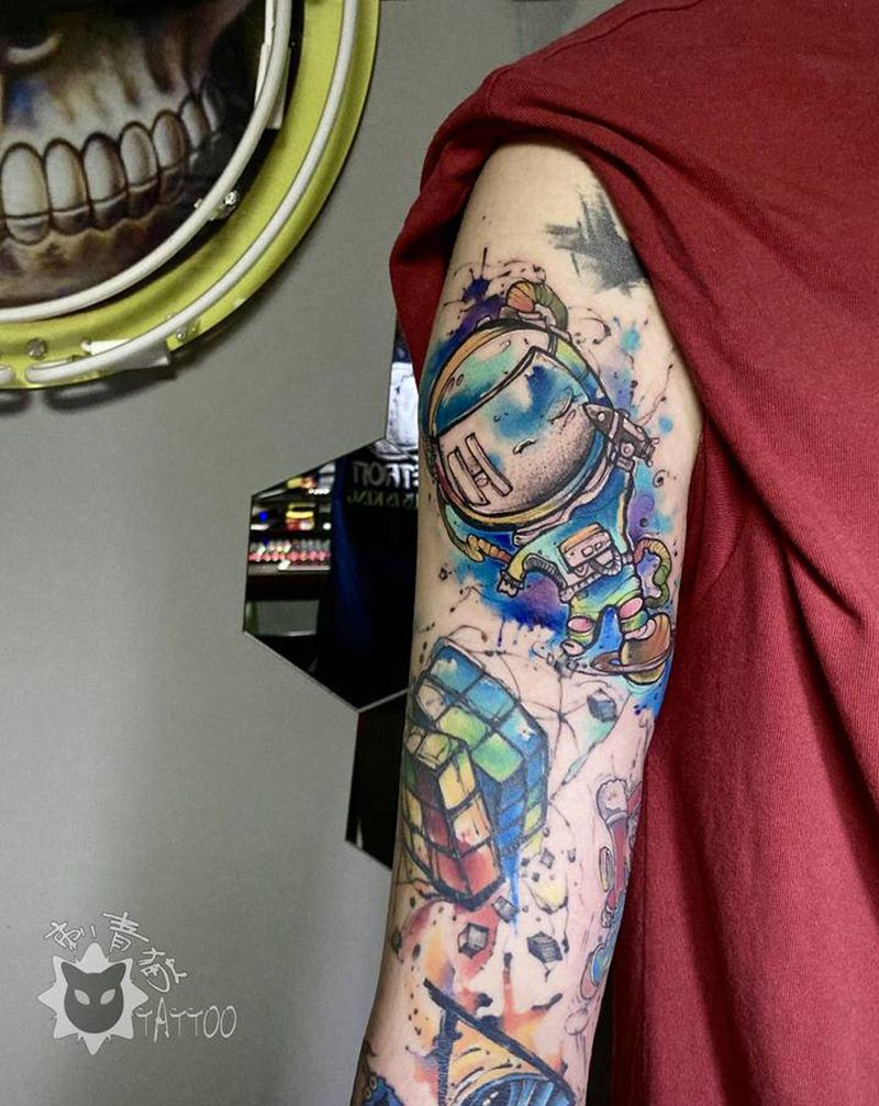 宇航员纹身图片_手部手臂水彩几何宇航员魔方花臂纹身图案