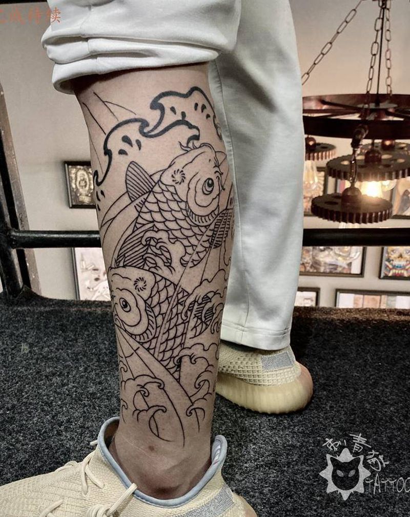 老传统锦鲤莲花纹身图片_脚部腿部老传统锦鲤莲花浪花纹身图案