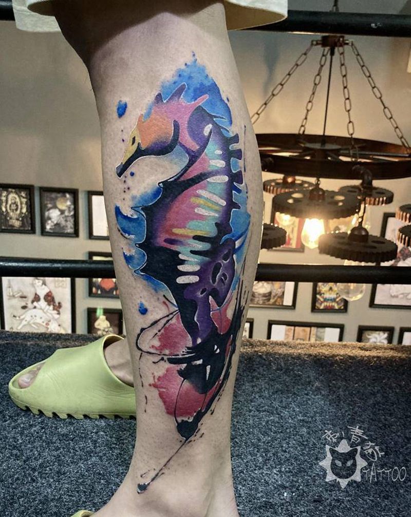 海马纹身图片_脚部腿部水彩New School海马纹身图案
