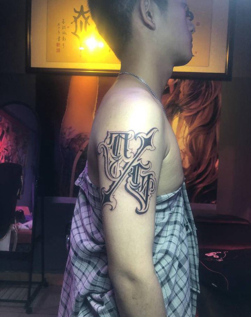 花体字纹身图片_手臂花体字纹身图案