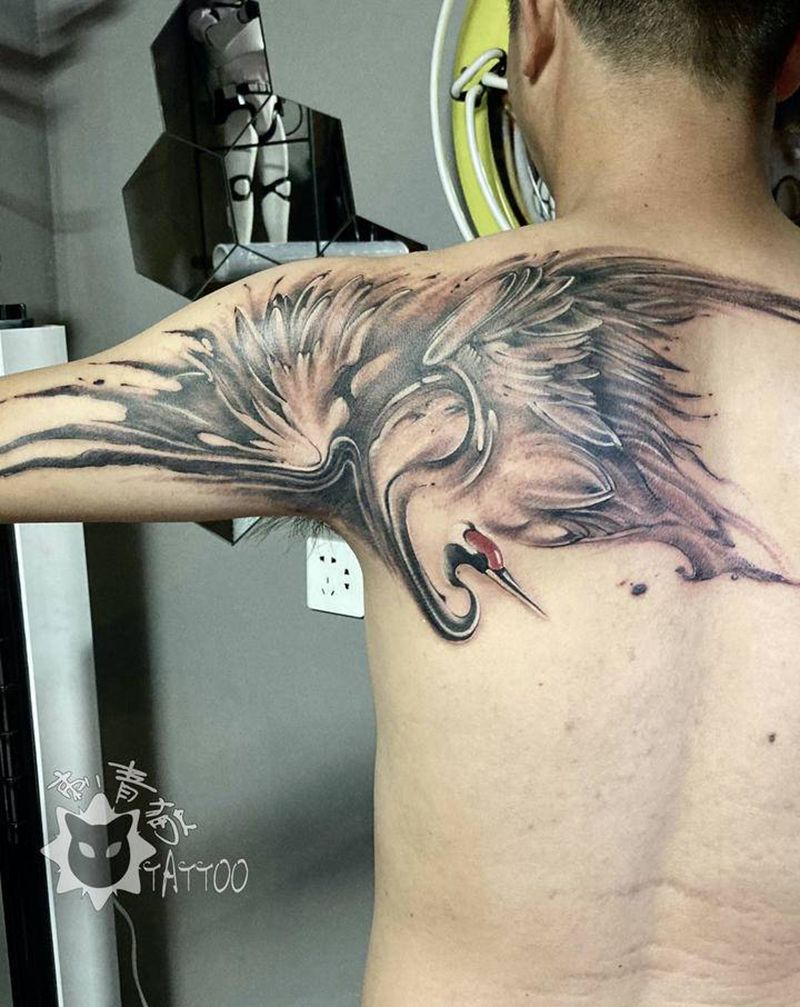 鹤纹身图片_背部肩部新传统水墨鹤纹身图案