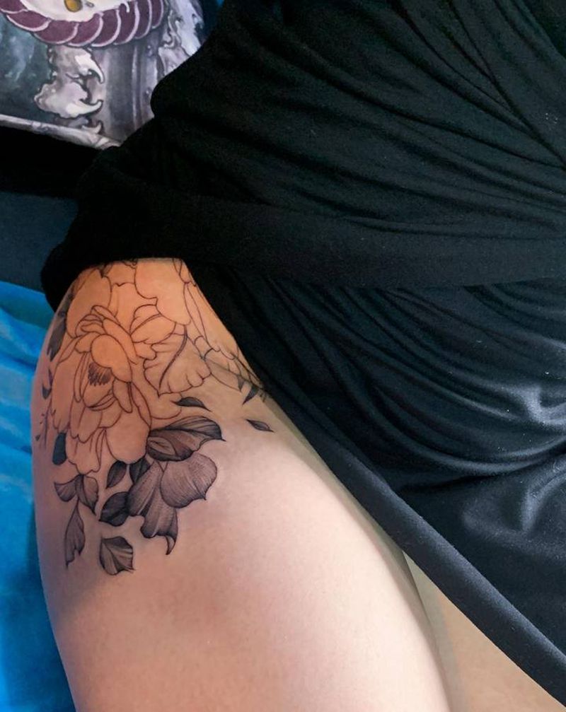 素花纹身图片_臀部新传统点刺纹身图案