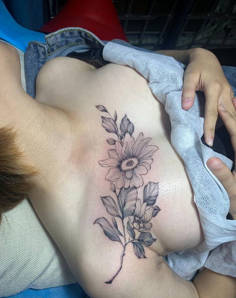 素花纹身图片_胸部新传统点刺纹身图案