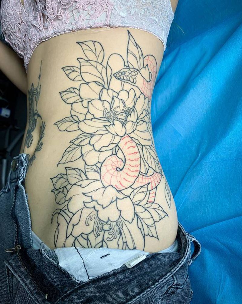 素花纹身图片_腰部新传统纹身图案