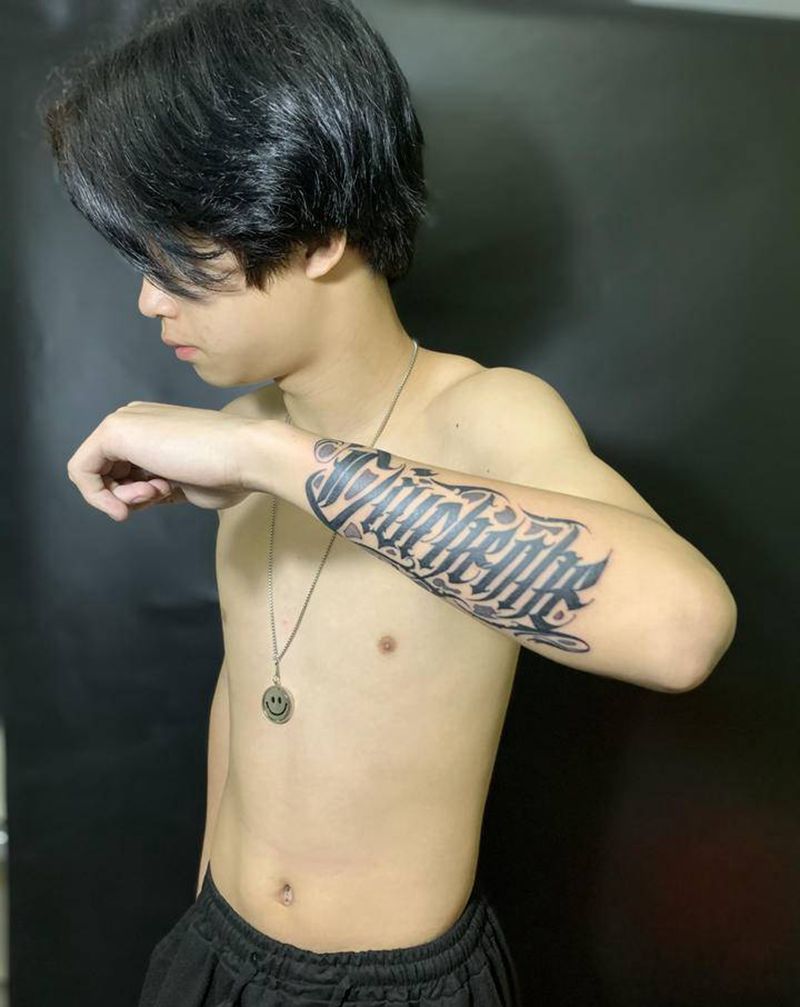 名字（花体字）纹身图片_手臂花体字纹身图案