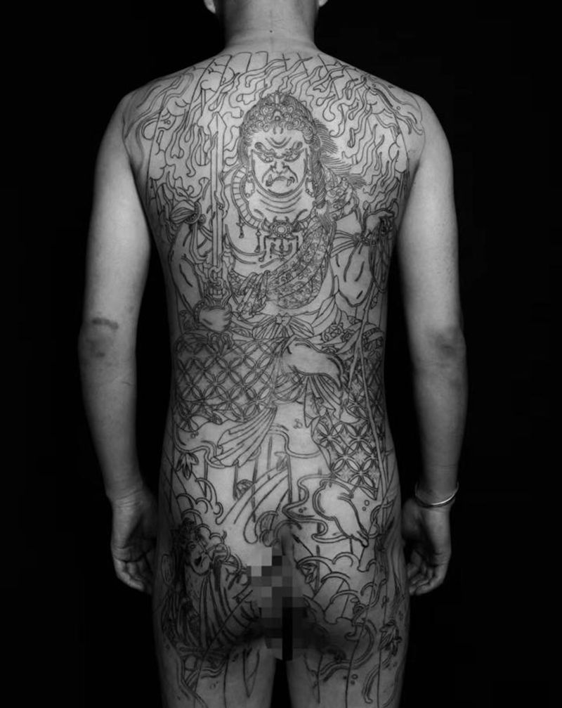 不动明王水线纹身图片_背部老传统纹身图案