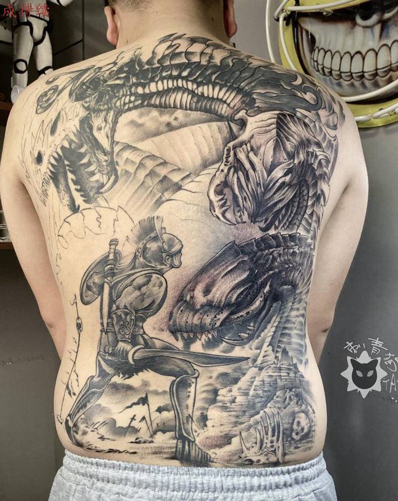 勇者之心纹身图片_背部欧美写实战士斯巴达勇士恶龙纹身图案