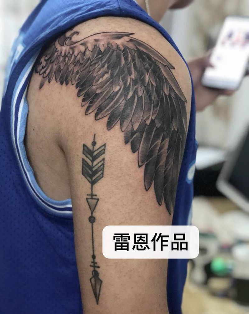 翅膀纹身图片_肩部纹身图案