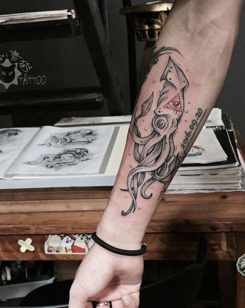 章鱼纹身图片_手部手臂点刺New School章鱼纹身图案