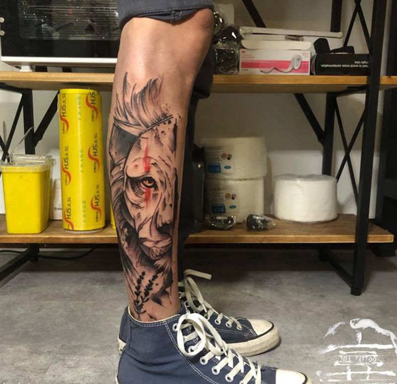 狮子纹身图片_腿部纹身图案