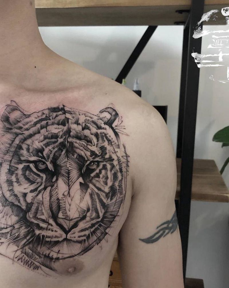 老虎纹身图片_胸部纹身图案