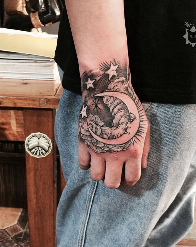 月亮纹身图片_手部点刺几何月亮手背纹身图案