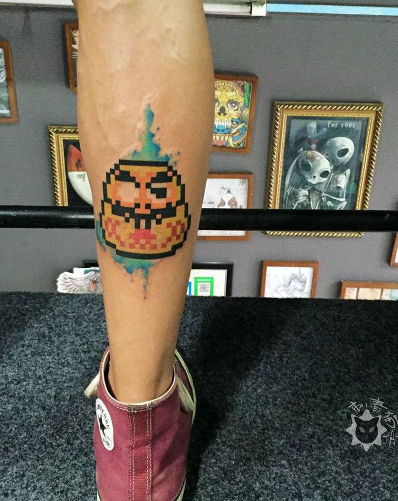 达摩蛋纹身图片_腿部脚部水彩New School达摩蛋马赛克纹身图案