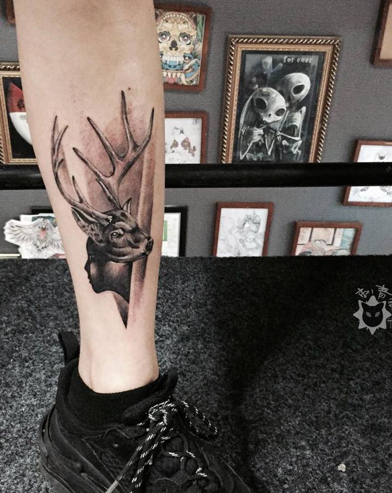 鹿纹身图片_脚部腿部欧美写实New School鹿抽象纹身图案