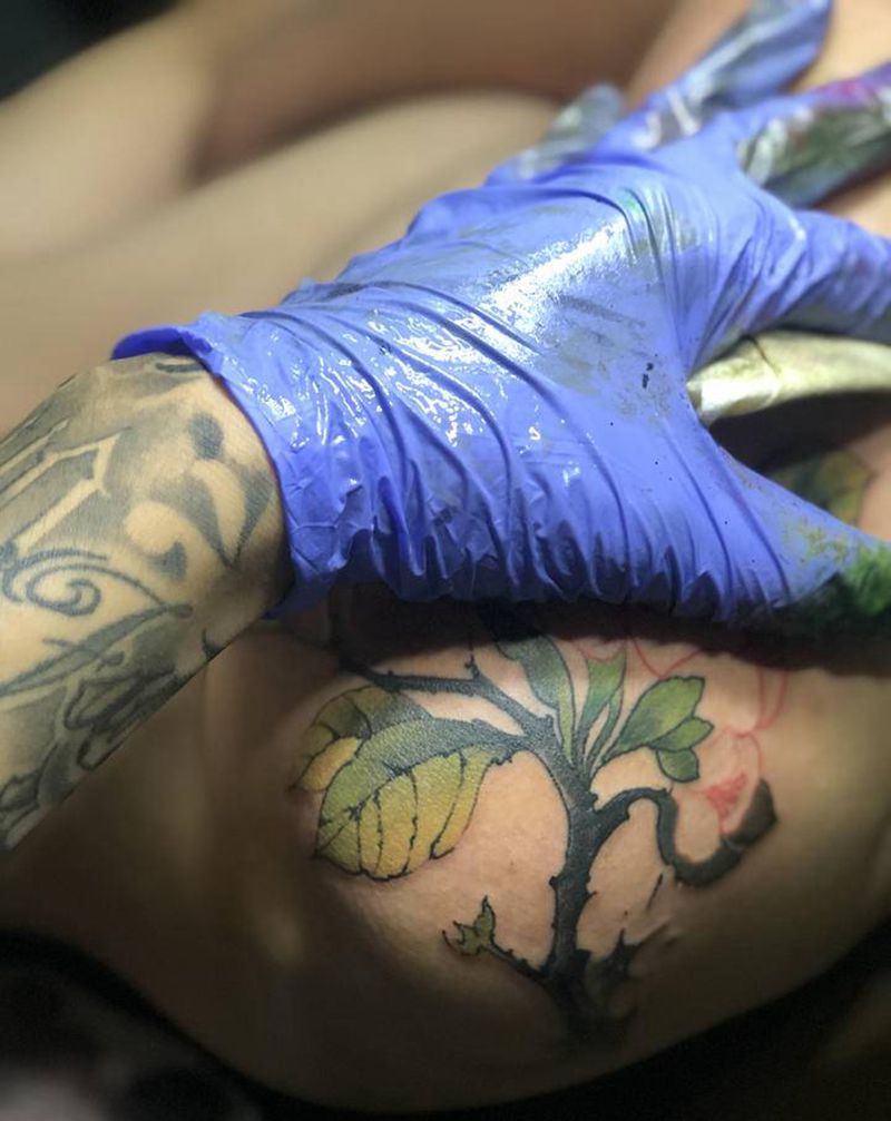 梅花纹身图片_手臂新传统纹身图案