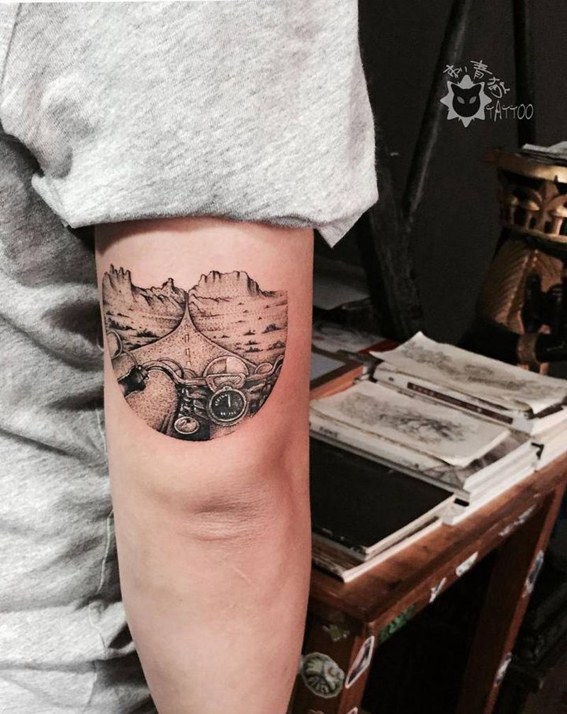 机车纹身图片_手臂手部点刺几何摩托机车旅游纹身图案