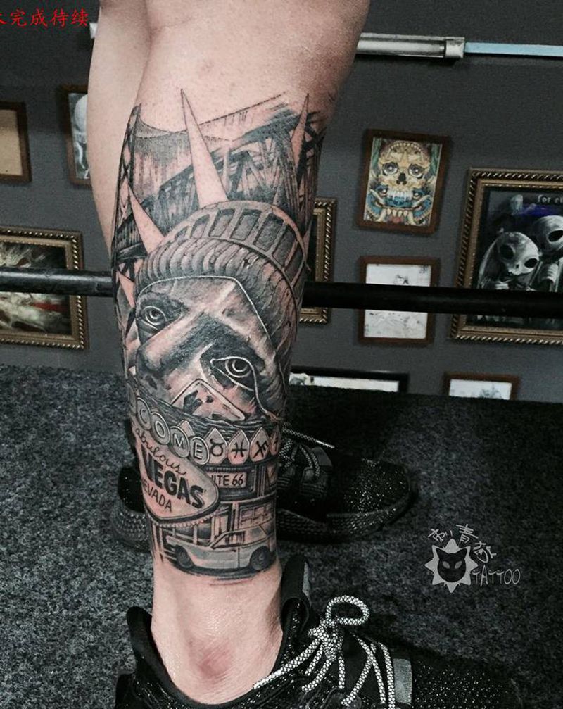 自由女神未完待续纹身图片_脚部腿部欧美写实New School自由女神城市纹身图案
