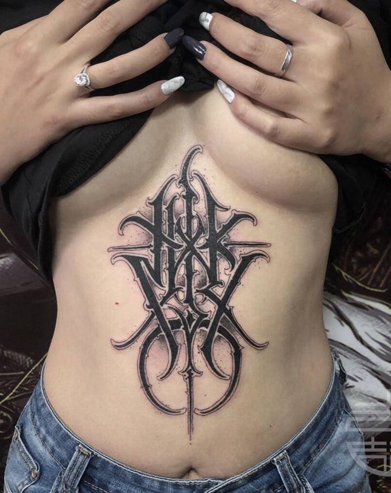 花体字纹身图片_腹部花体字纹身图案