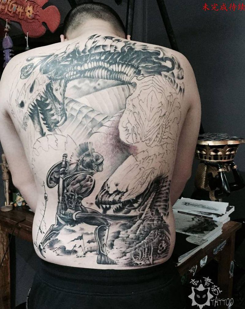 勇士.未完待续纹身图片_背部欧美写实战士勇士纹身图案