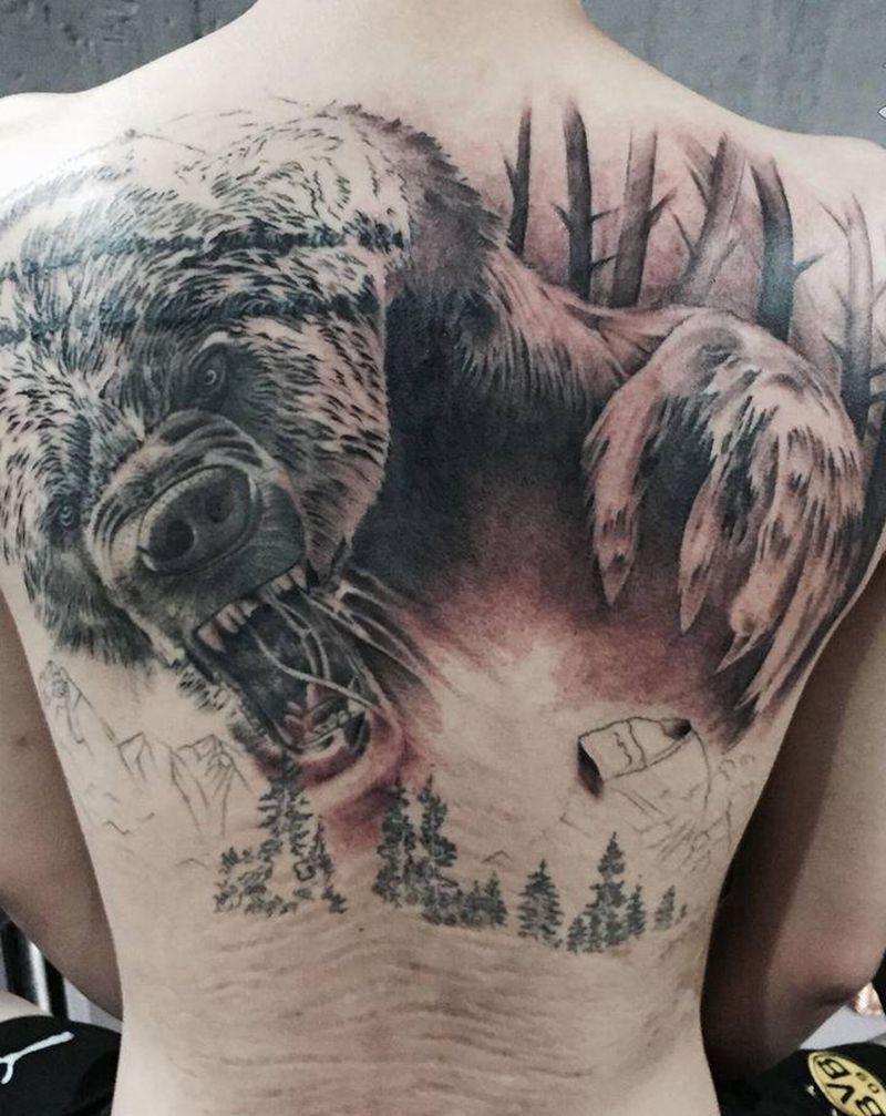 熊.未完待续纹身图片_背部欧美写实熊森林纹身图案
