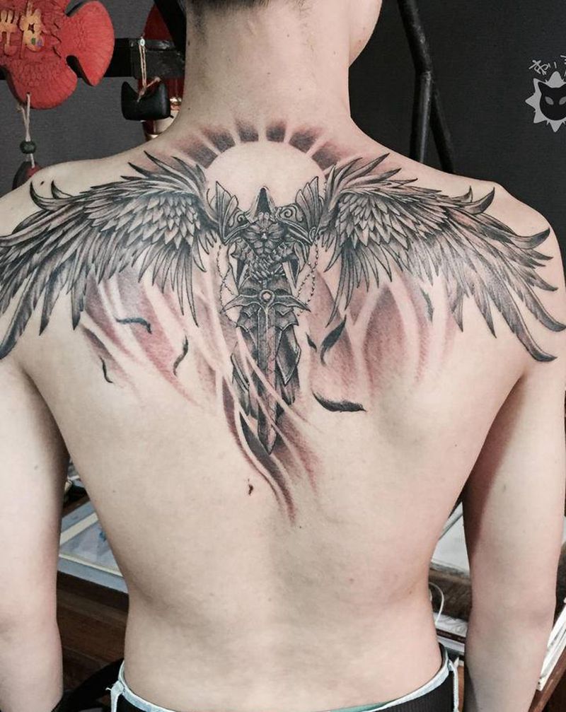 天使纹身图片_背部欧美写实New School天使翅膀纹身图案