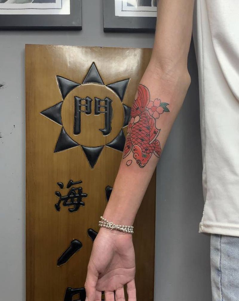 原创小金鱼纹身图片_手臂老传统纹身图案