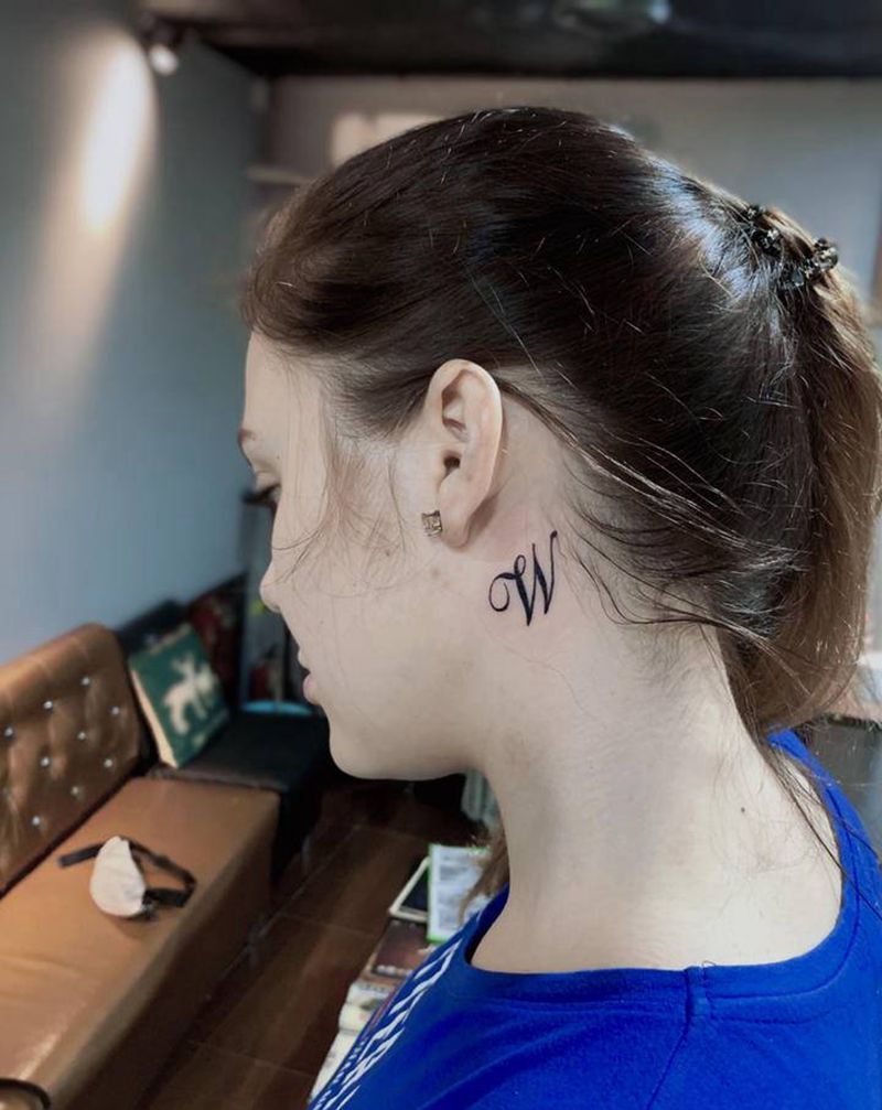 【小清新】纹身图片_颈部花体字纹身图案