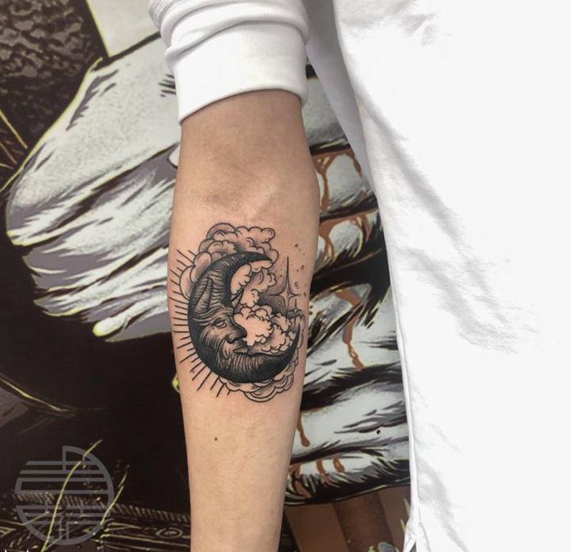 月纹身图片_手臂纹身图案