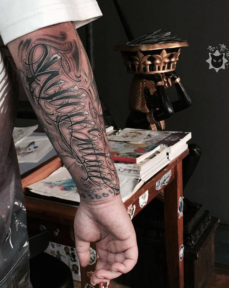 花体纹身图片_手部手臂花体字英文字母纹身图案