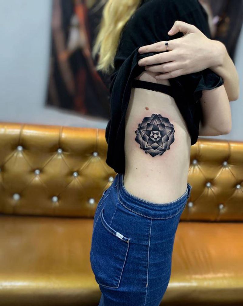 【素色梵花】纹身图片_胸部腰部纹身图案