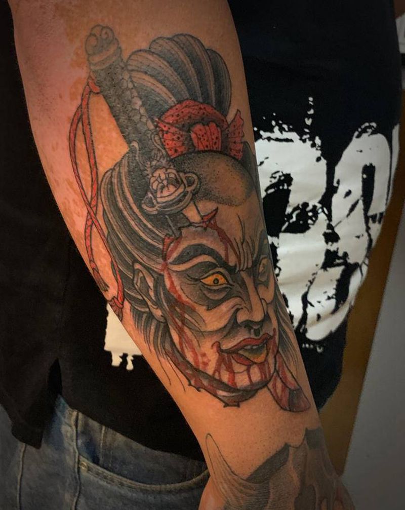 生首纹身图片_手臂老传统纹身图案