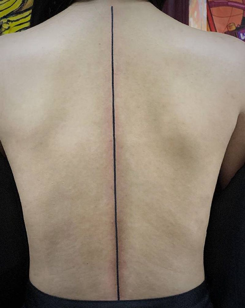 直线纹身图片_背部几何纹身图案