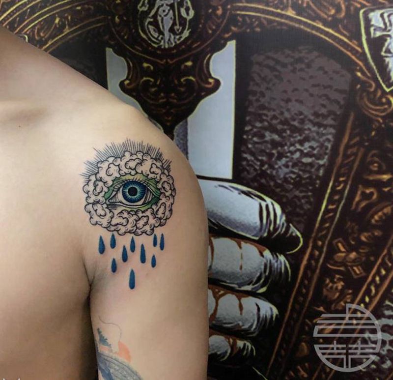 上帝之眼纹身图片_手臂Old School纹身图案