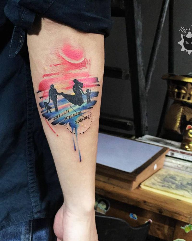 家纹身图片_手臂手部水彩New School剪影家庭纹身图案