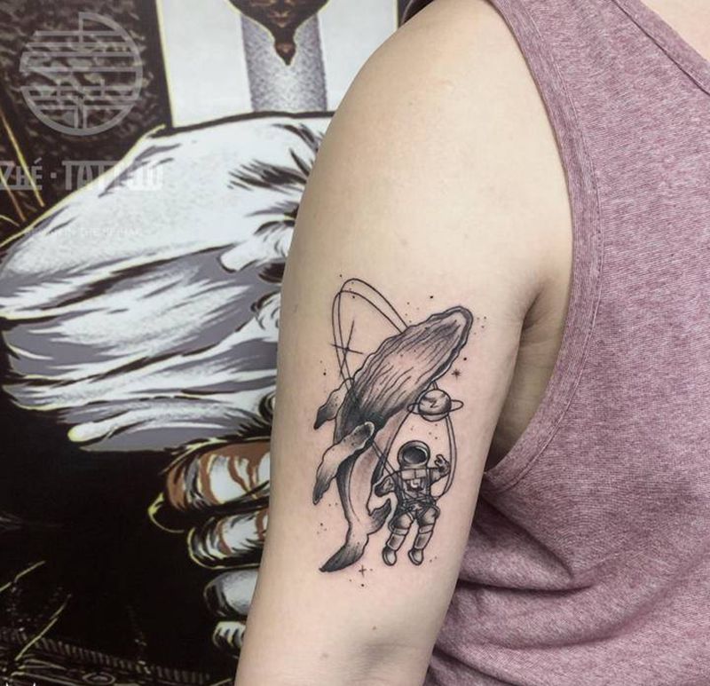 鲸鱼➕宇航员纹身图片_手臂纹身图案
