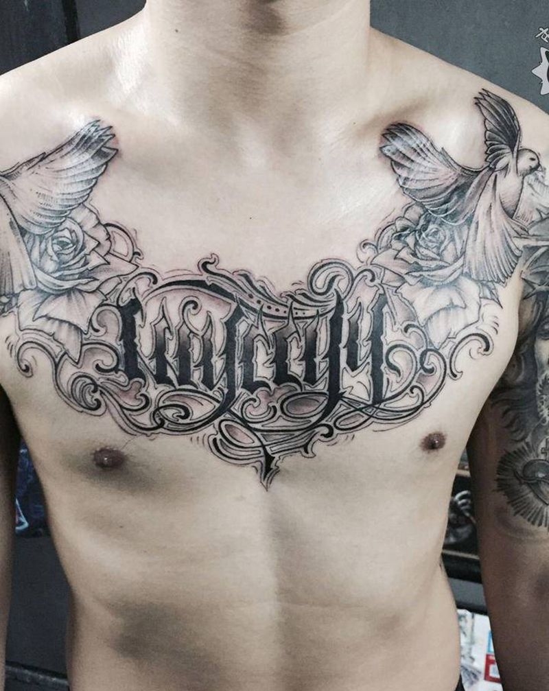 花体鸽子玫瑰纹身图片_胸部点刺花体字白鸽玫瑰大V纹身图案