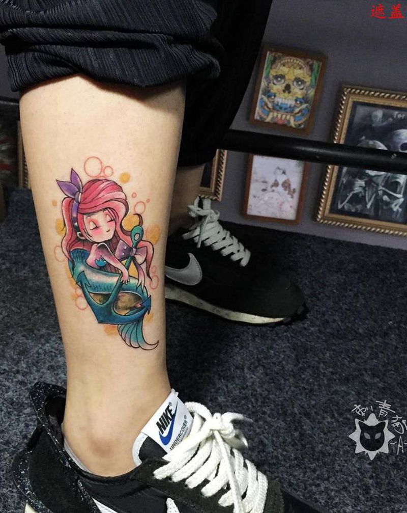 小遮盖.美人鱼纹身图片_腿部脚部水彩New School美人鱼船锚纹身图案