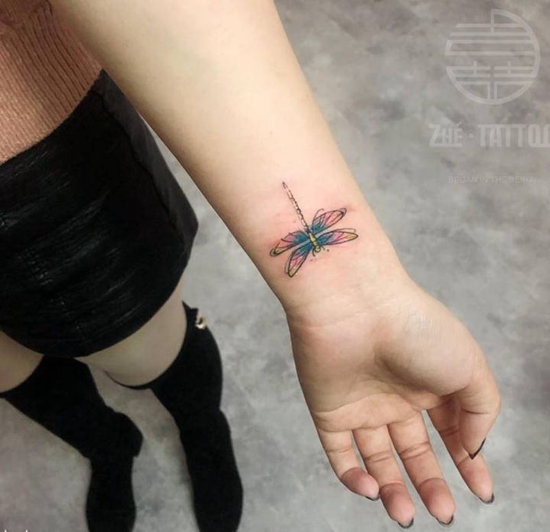 小蜻蜓纹身图片_手臂水彩纹身图案