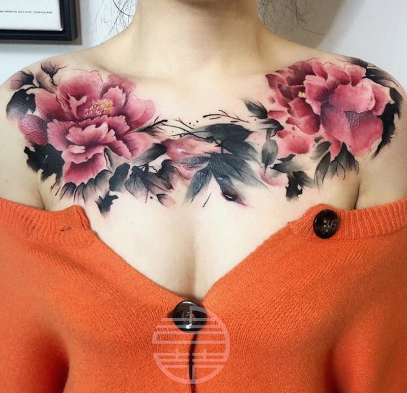 国画水墨花胸纹身图片_胸部水墨纹身图案