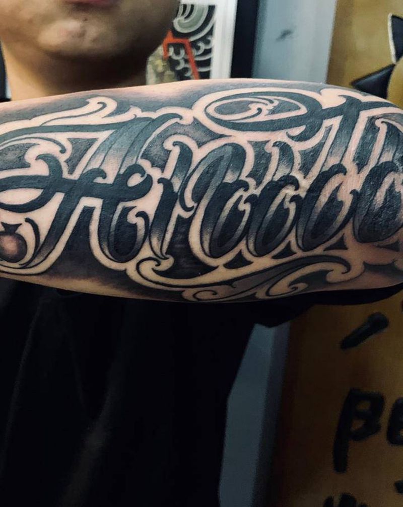 花体字纹身图片_手臂花体字纹身图案