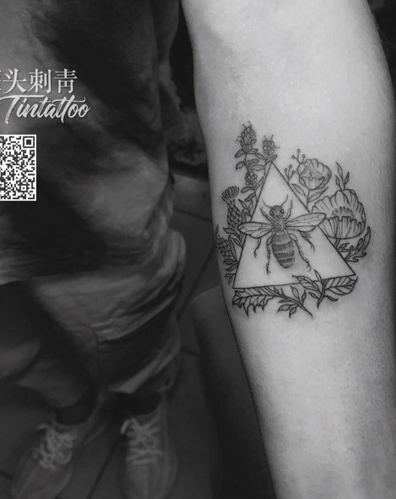 客人自带纹身图片_手臂点刺纹身图案