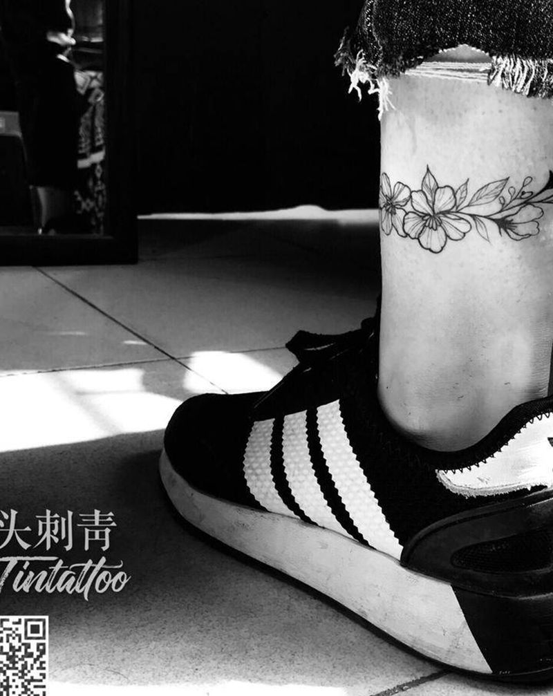 素花脚环纹身图片_腿部点刺纹身图案