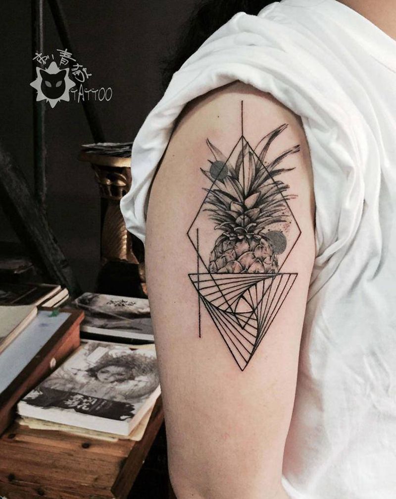 菠萝纹身图片_手臂手部几何点刺菠萝水果纹身图案