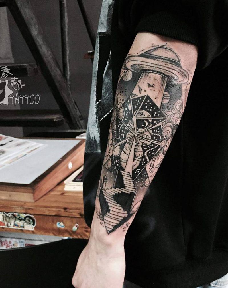 宇航员纹身图片_手部手臂点刺几何宇航员外星人宇宙纹身图案
